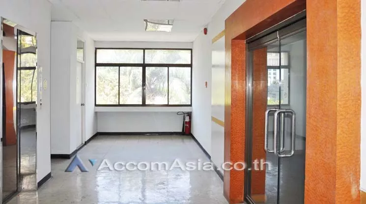 unitOffice, Split-type Air, Pet friendly |  Apartment For Rent in Sukhumvit, Bangkok  near BTS Nana (AA10559)